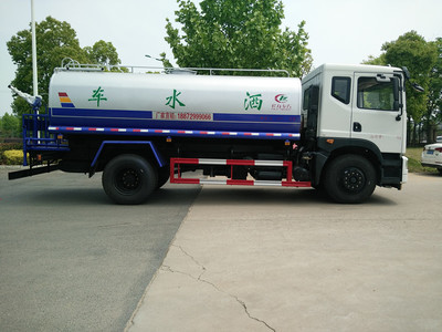 灑水車與環衛車 城市潔凈的雙重保障